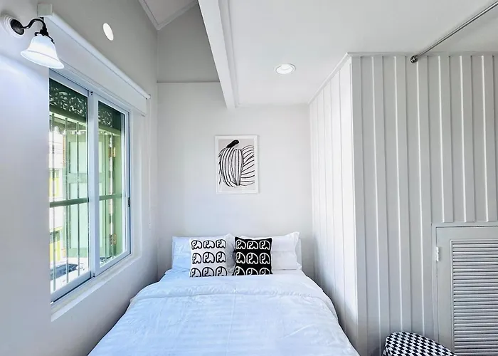Chinatown Thai Style 2br Townhouse,near Mrt&pier *