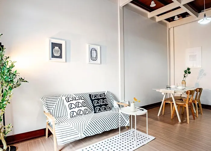 Chinatown Thai Style 2br Townhouse,near Mrt&pier Villa